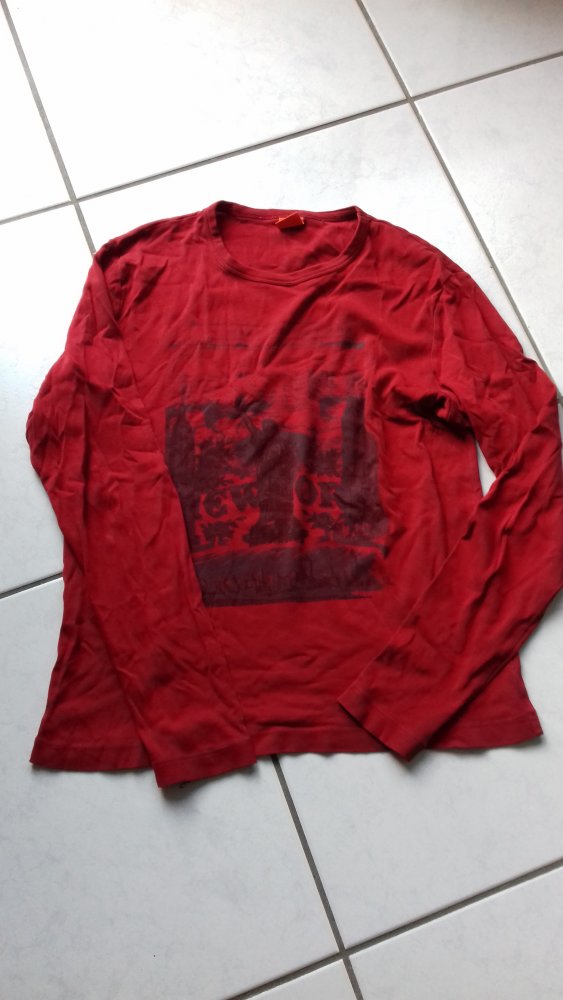 Langarmshirt von Boss Gr. L € 5,-- (Faden an der Naht gezogen)