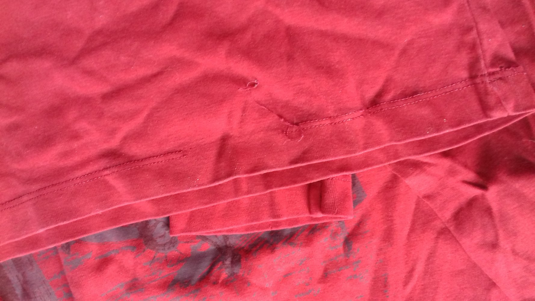 Langarmshirt von Boss Gr. L € 5,-- (Faden an der Naht gezogen)