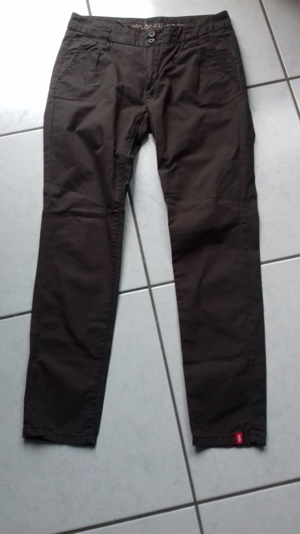 edc Chino Hose Gr. 36 in dunkelbraun € 10,--