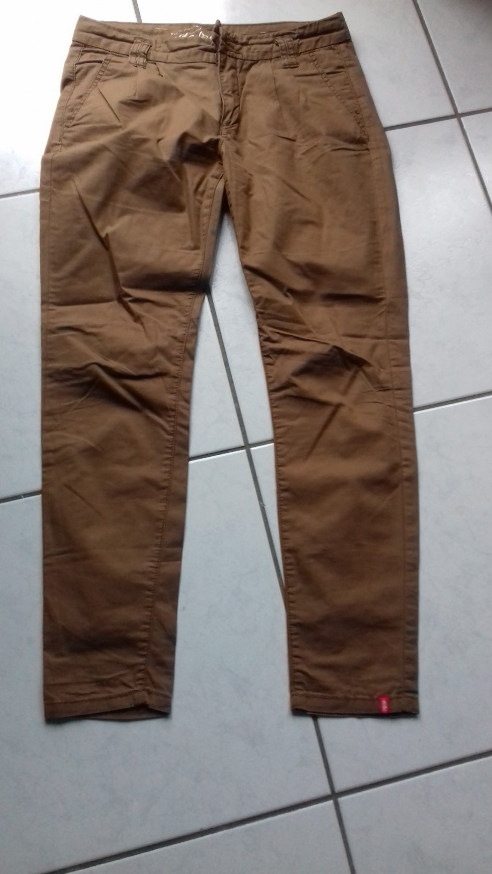 edc Chino Hose Gr. 36 in braun € 10,--