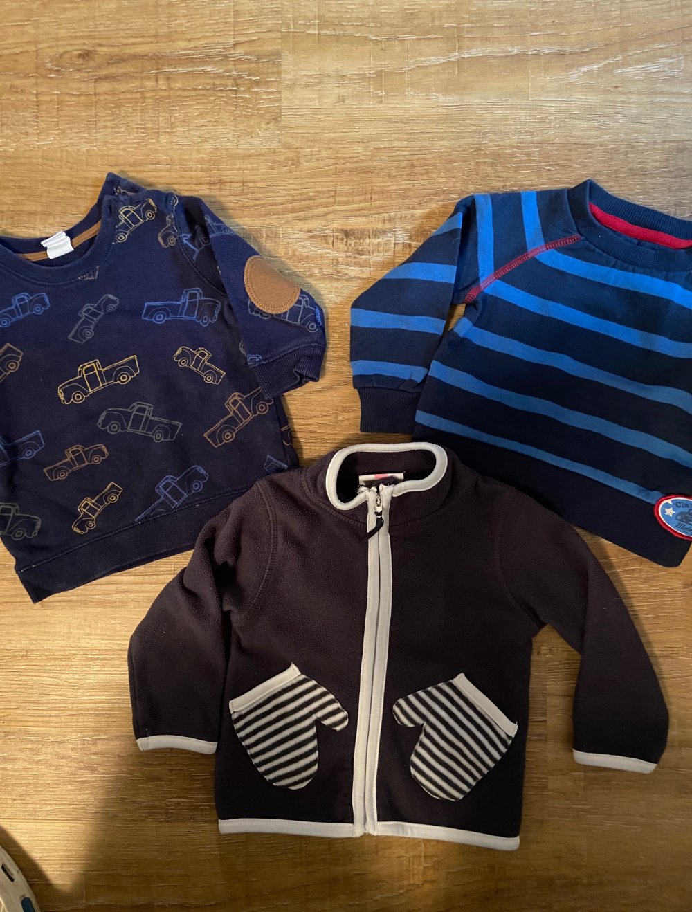 Jacke und 2 Pullover