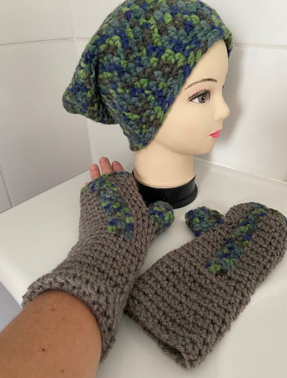 Mütze und Handschuhe set neu