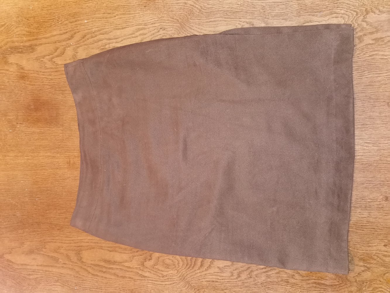 Knielanger Bleistiftrock aus Wildleder-Imitat