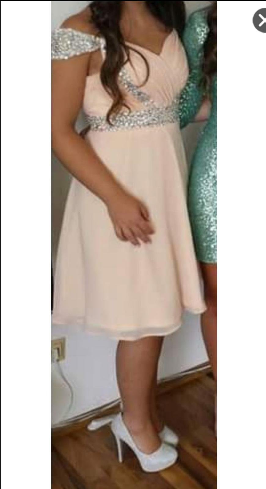 Kurzes Cocktailkleid mit Pailletten