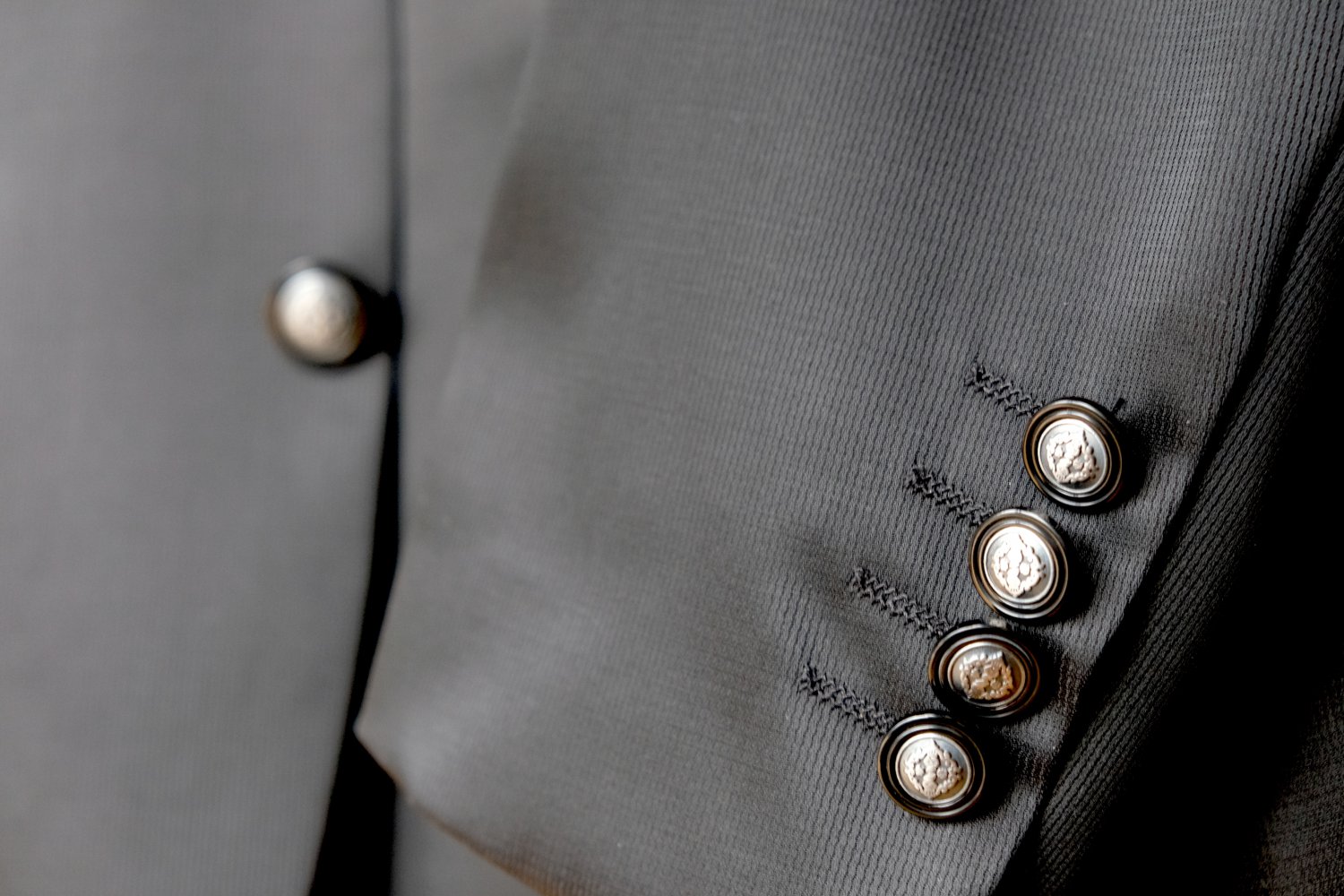 Schwarzer Herrenanzug