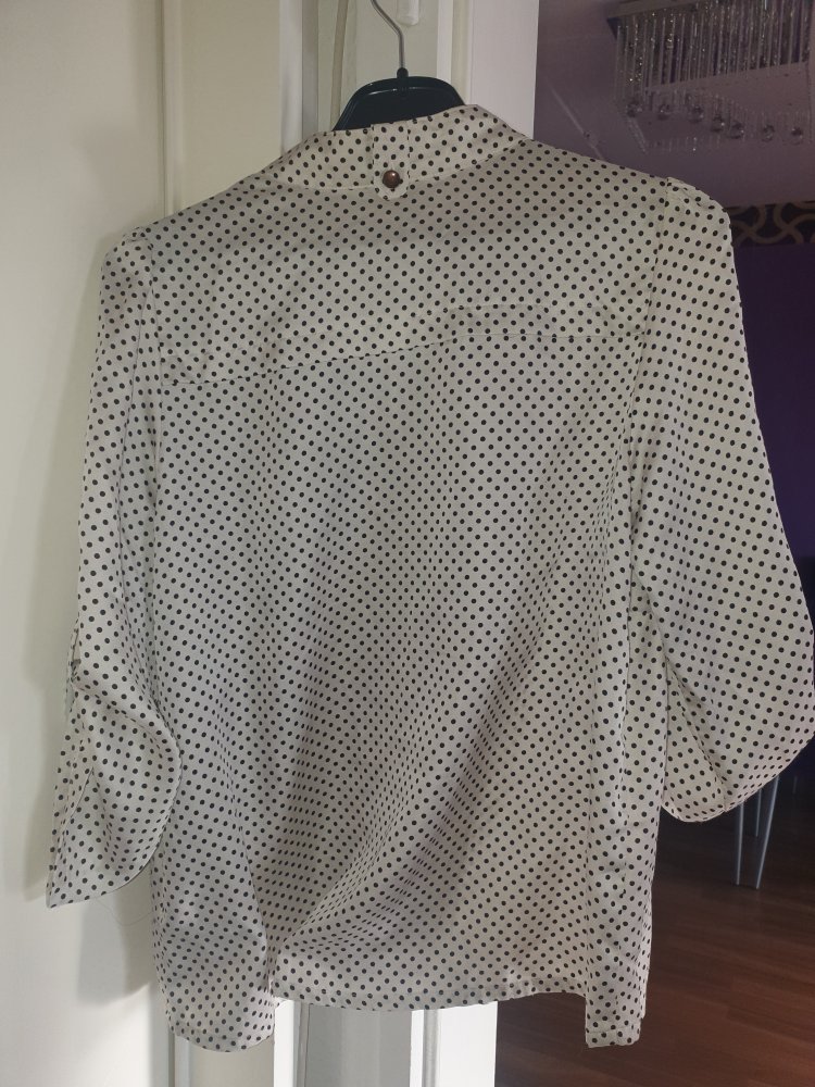 Bluse mit Punkten 