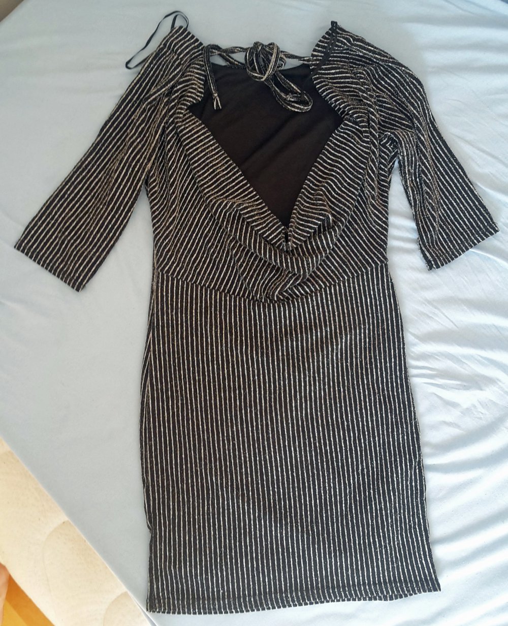 Minikleid mit schwarz-silbernen Streifen