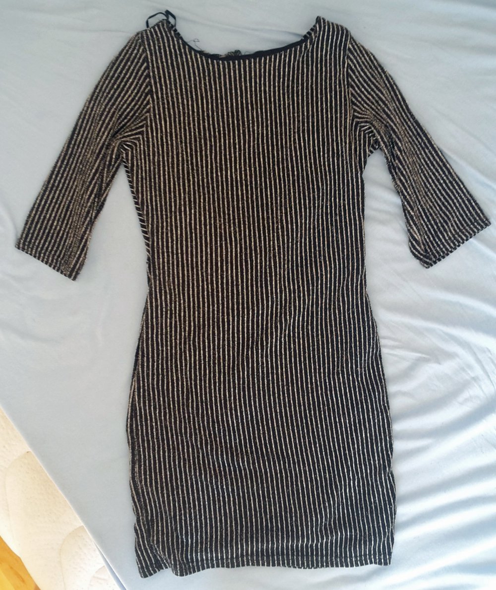 Minikleid mit schwarz-silbernen Streifen