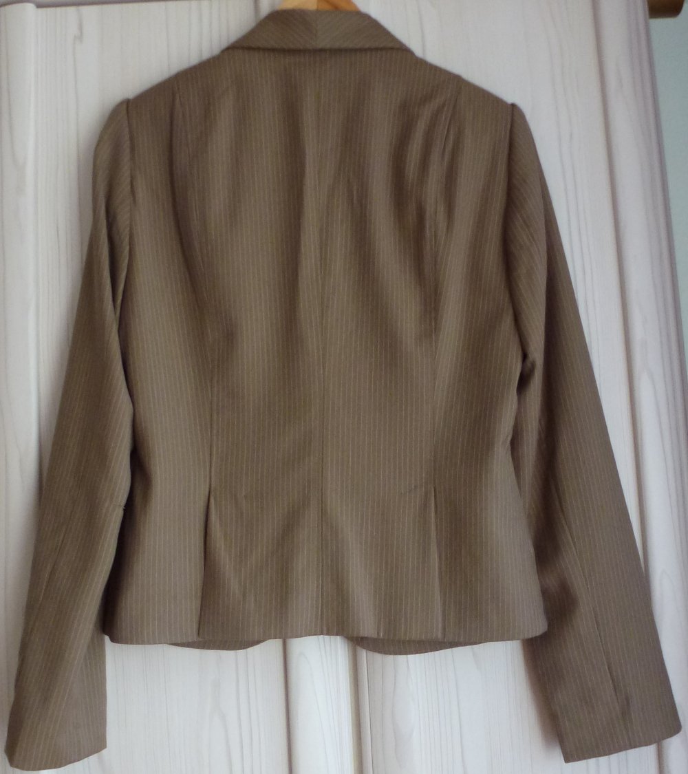 Kostüm - 3teilig braun mit dünnen Streifen Marke: Vera Moda Größe: 42