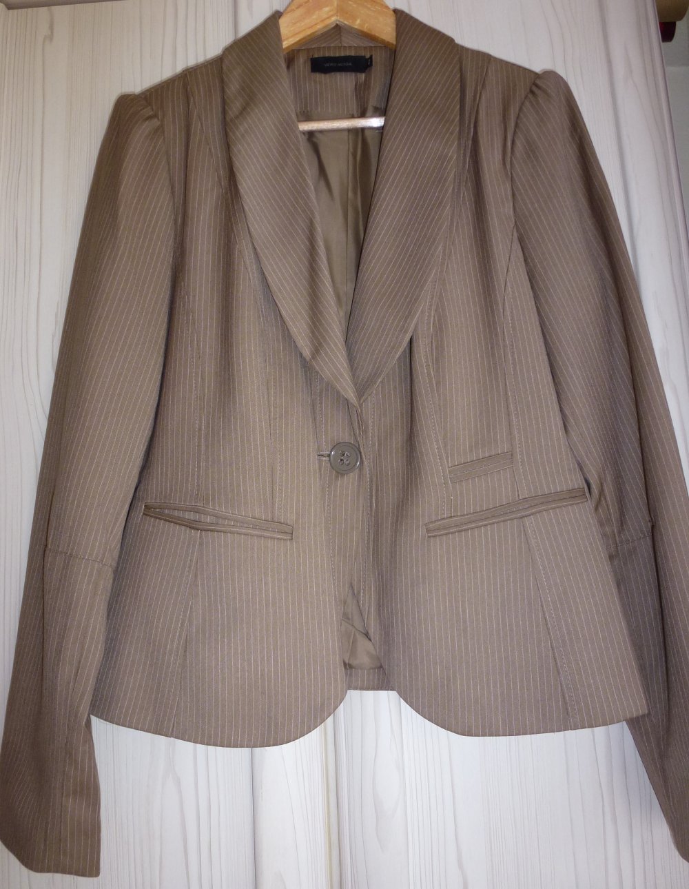 Kostüm - 3teilig braun mit dünnen Streifen Marke: Vera Moda Größe: 42