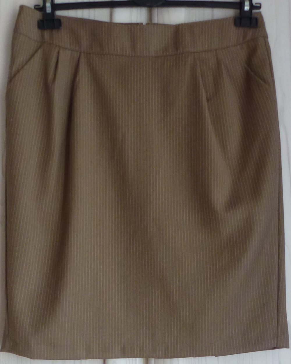 Kostüm - 3teilig braun mit dünnen Streifen Marke: Vera Moda Größe: 42