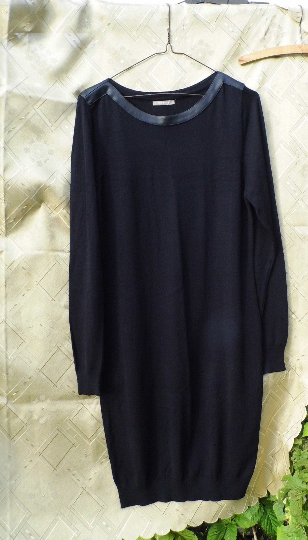 Smartes Kleid mit Lederumrandung