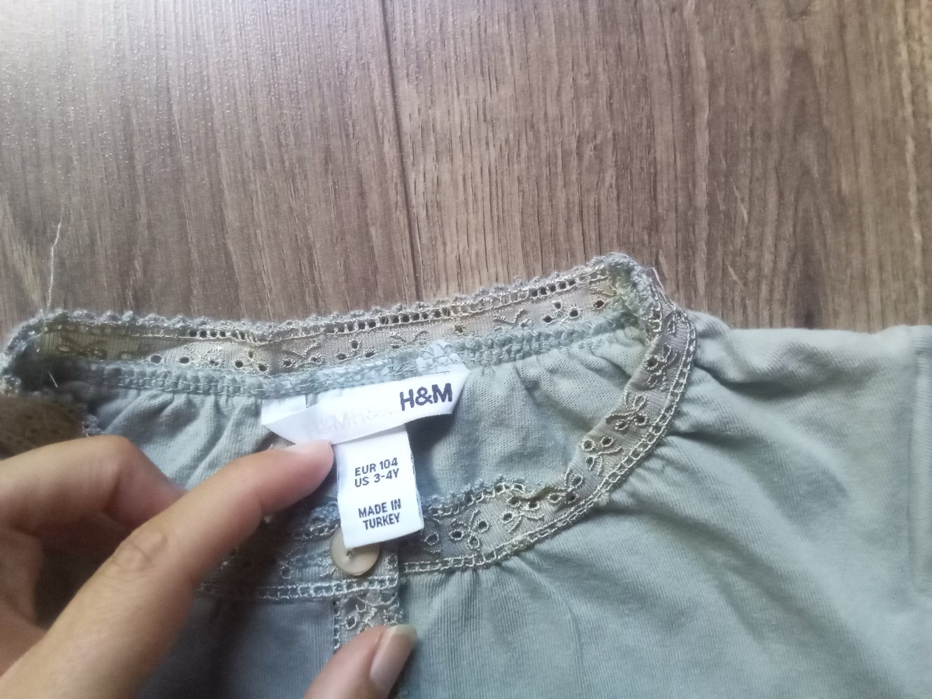 T-shirt H&M 104 khaki uni 100% Baumwolle Spitze