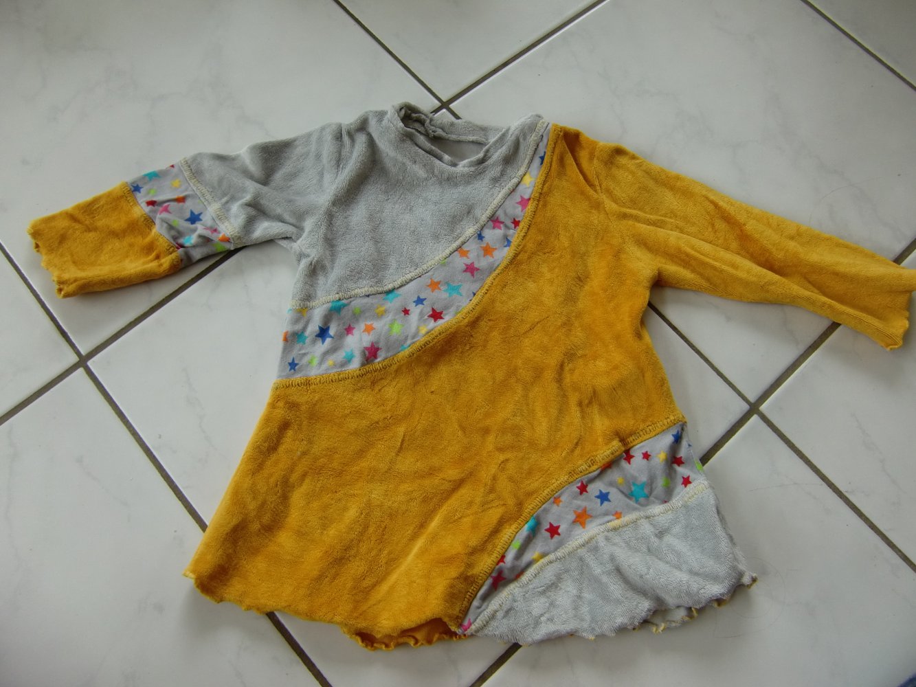 Tunika divida handmade 80 unikat senfgelb grau Sterne