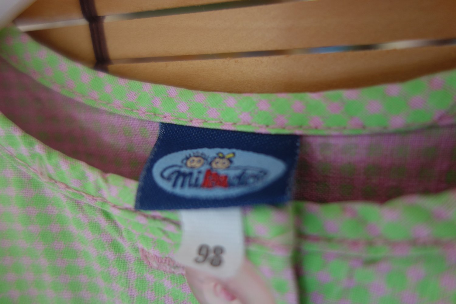 Kleid hellgrün geblümt mikado 98 100% Baumwolle rosa geknöpft