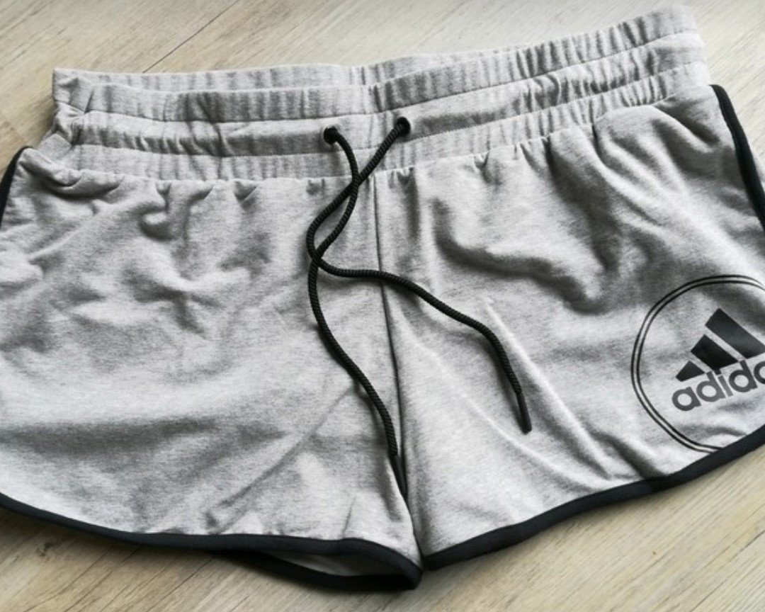 Adidas Logo Short AJ6352 Größe L Neu und ungetragen Herren Damen unisex Laufshort Sporthose