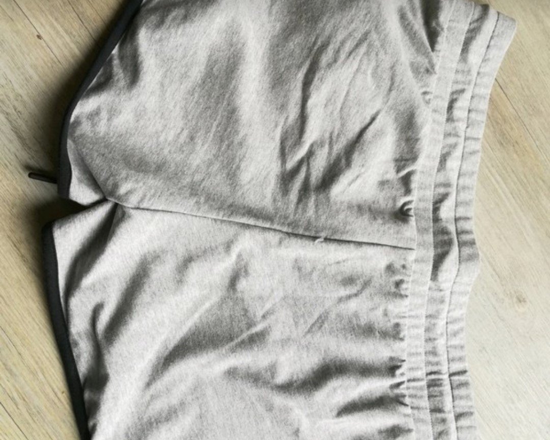 Adidas Logo Short AJ6352 Größe L Neu und ungetragen Herren Damen unisex Laufshort Sporthose