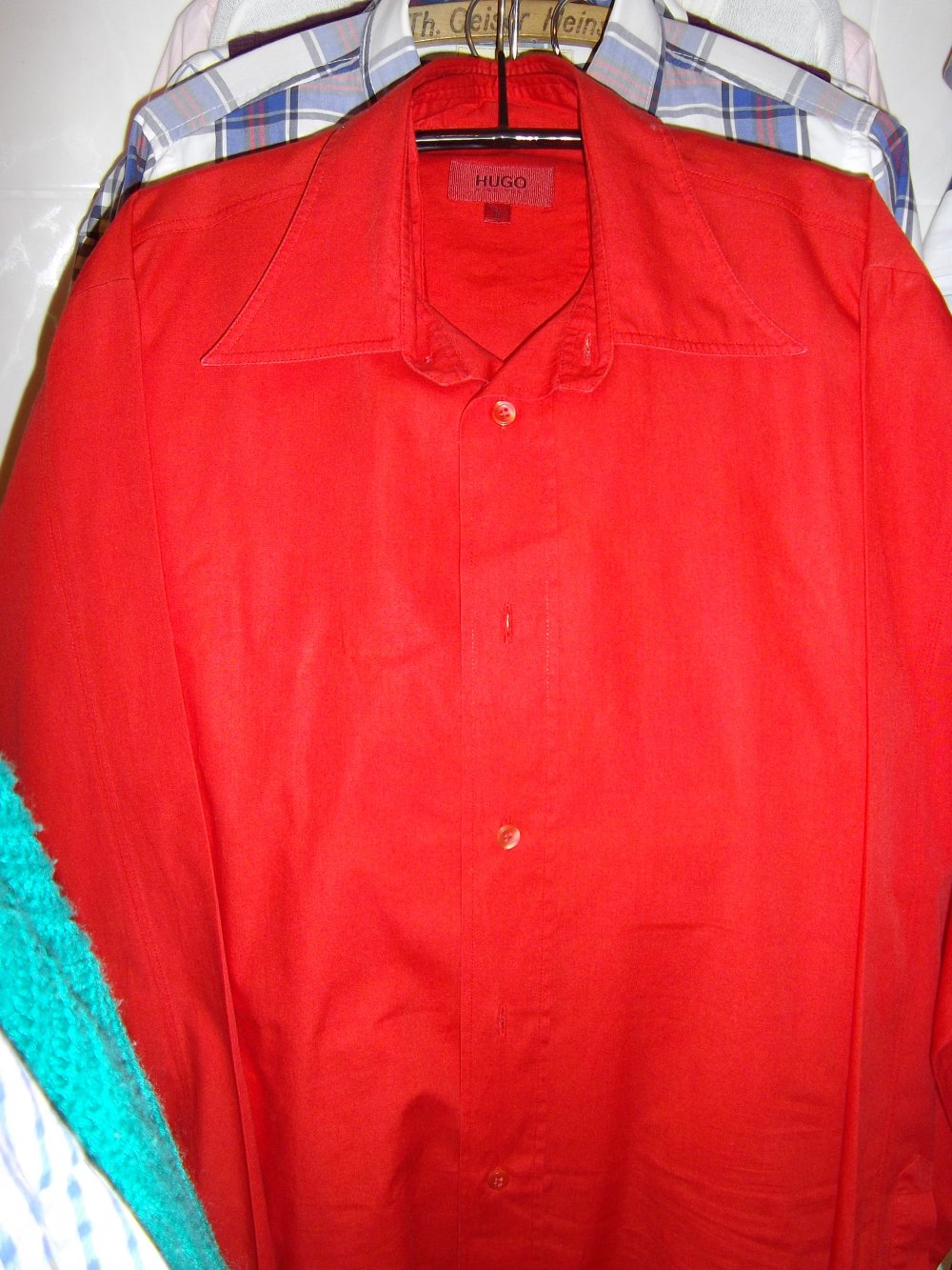 Hugo Boss red Label Karo Hemd rot Spitzkragen im 70er Style in Gr.L