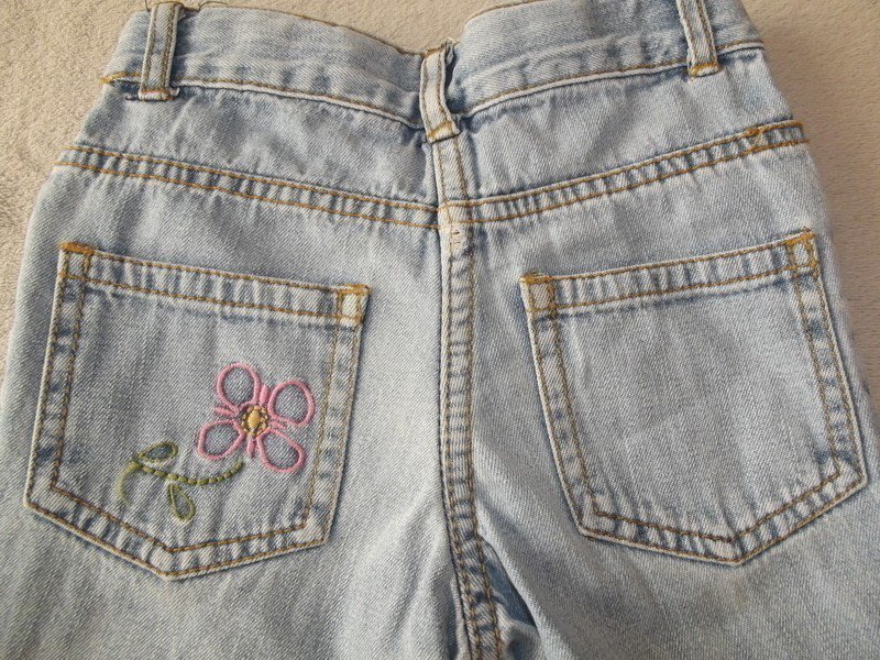 Sehr schöne Jeans mit Stickerei