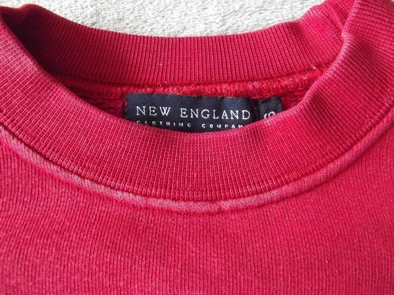 Schönes Sweatshirt mit Stickerei Gr. 122