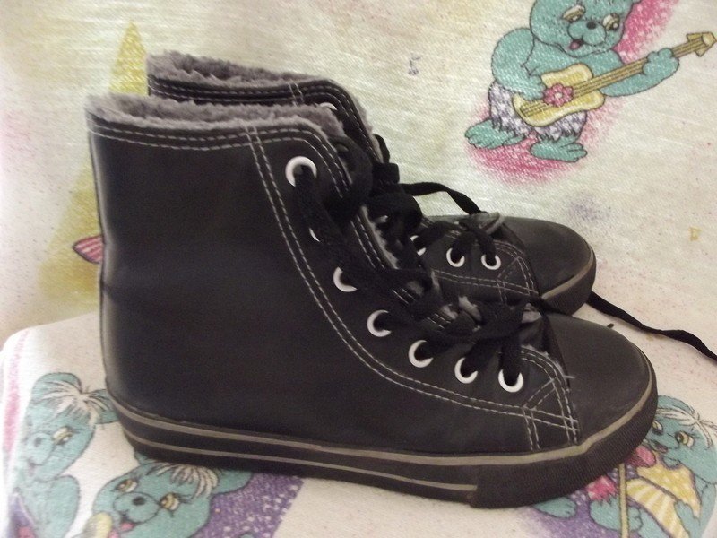 Schöne gefütterte Schuhe Gr. 32 