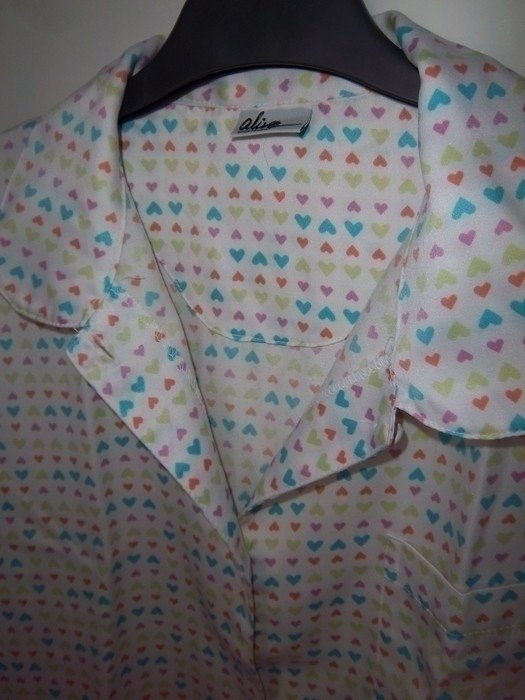 Super schönes Nachthemd Weiß mit bunten Herzchen 