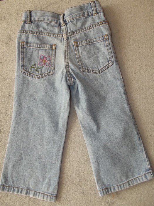 Sehr schöne Jeans mit Stickerei