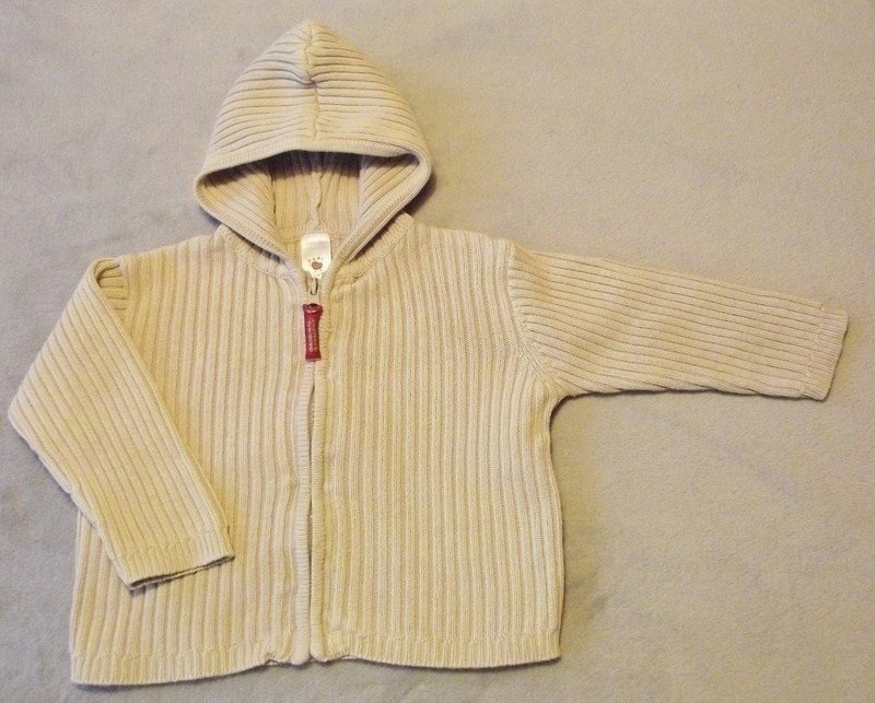 Sehr schöne Strickjacke mit Kapuze 