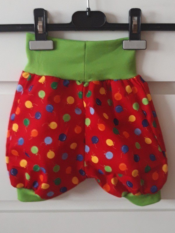 Schöne kurze Pumphose mit Luftballons Gr.80- 86 