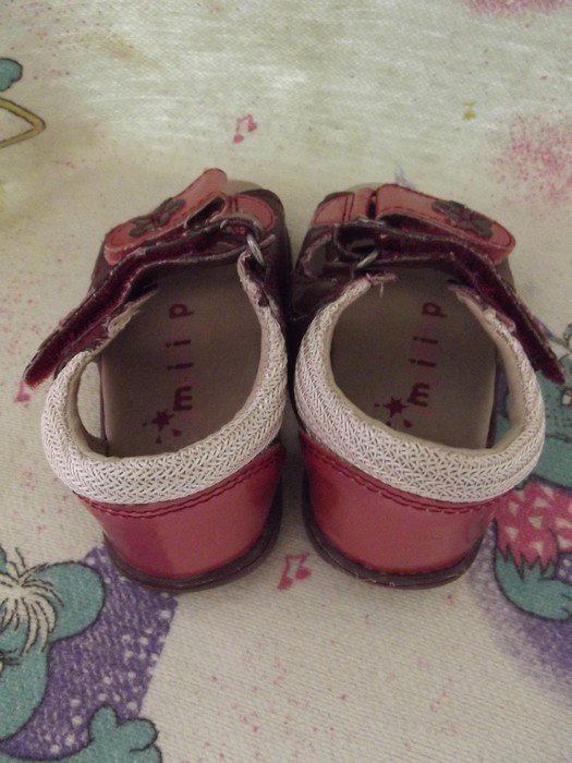 Sehr süße Sandalen Gr. 20 