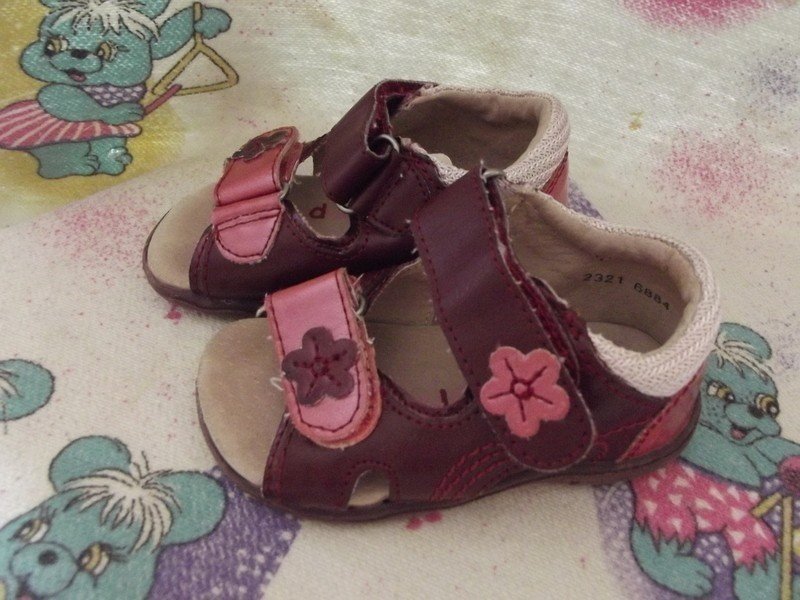 Sehr süße Sandalen Gr. 20 