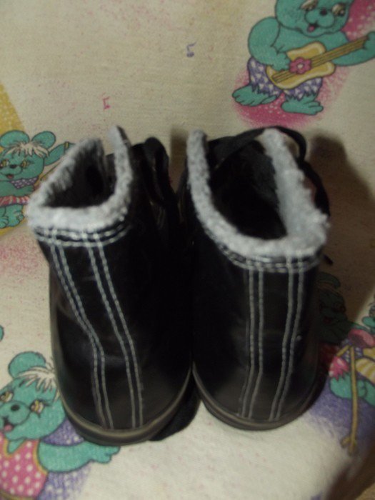 Schöne gefütterte Schuhe Gr. 32 