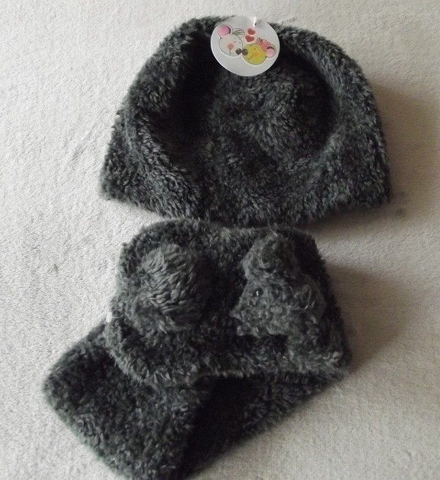 Sehr schöne Mütze mit passendem Schal 