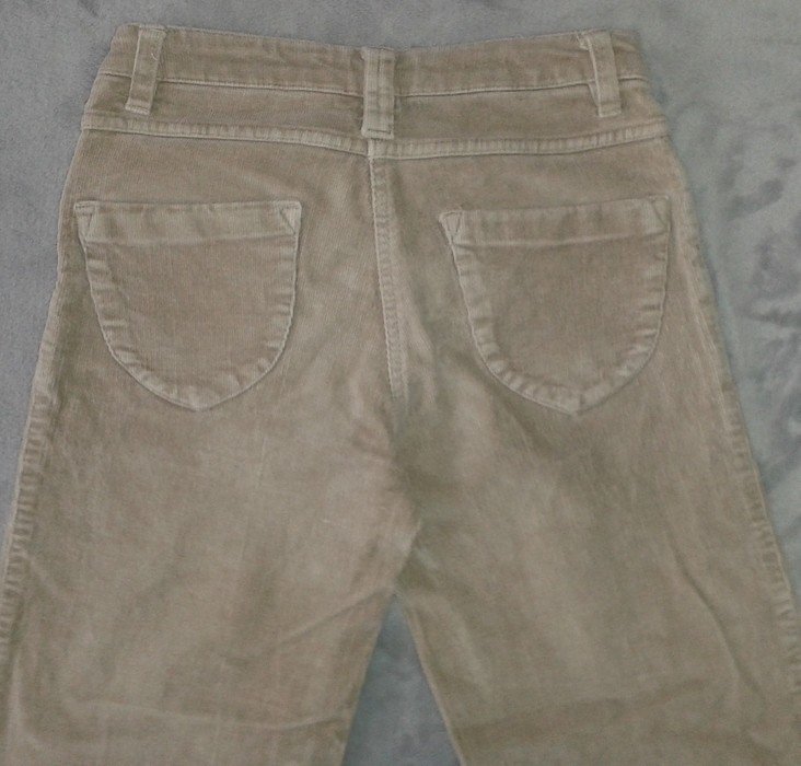 Schöne Cordhose mit weitem Schlag Gr. 140 