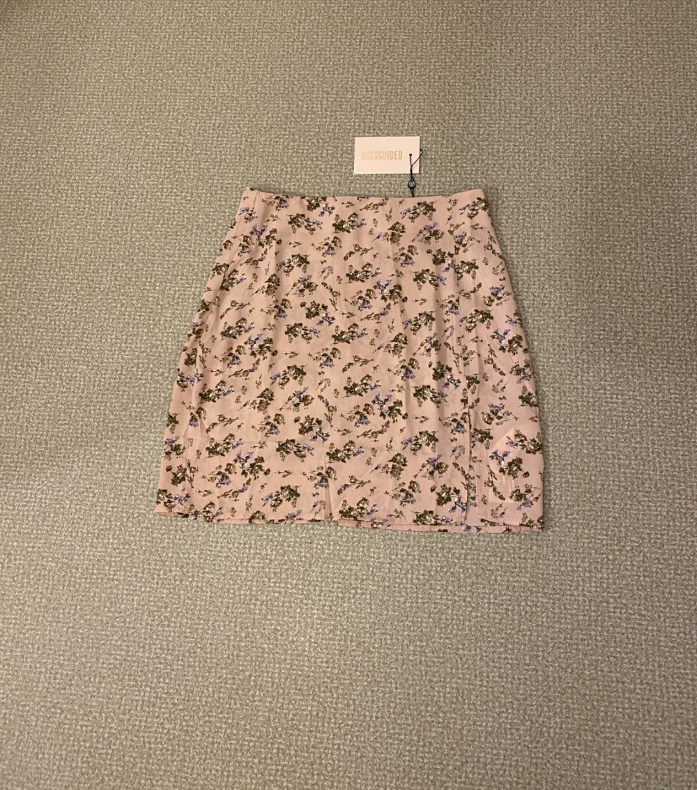 FLOWER MINI SKIRT WITH SPLIT