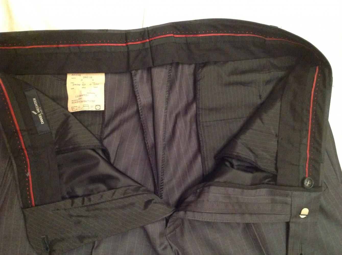 Zwei klassische Anzüge von Daniel Hechter, grau