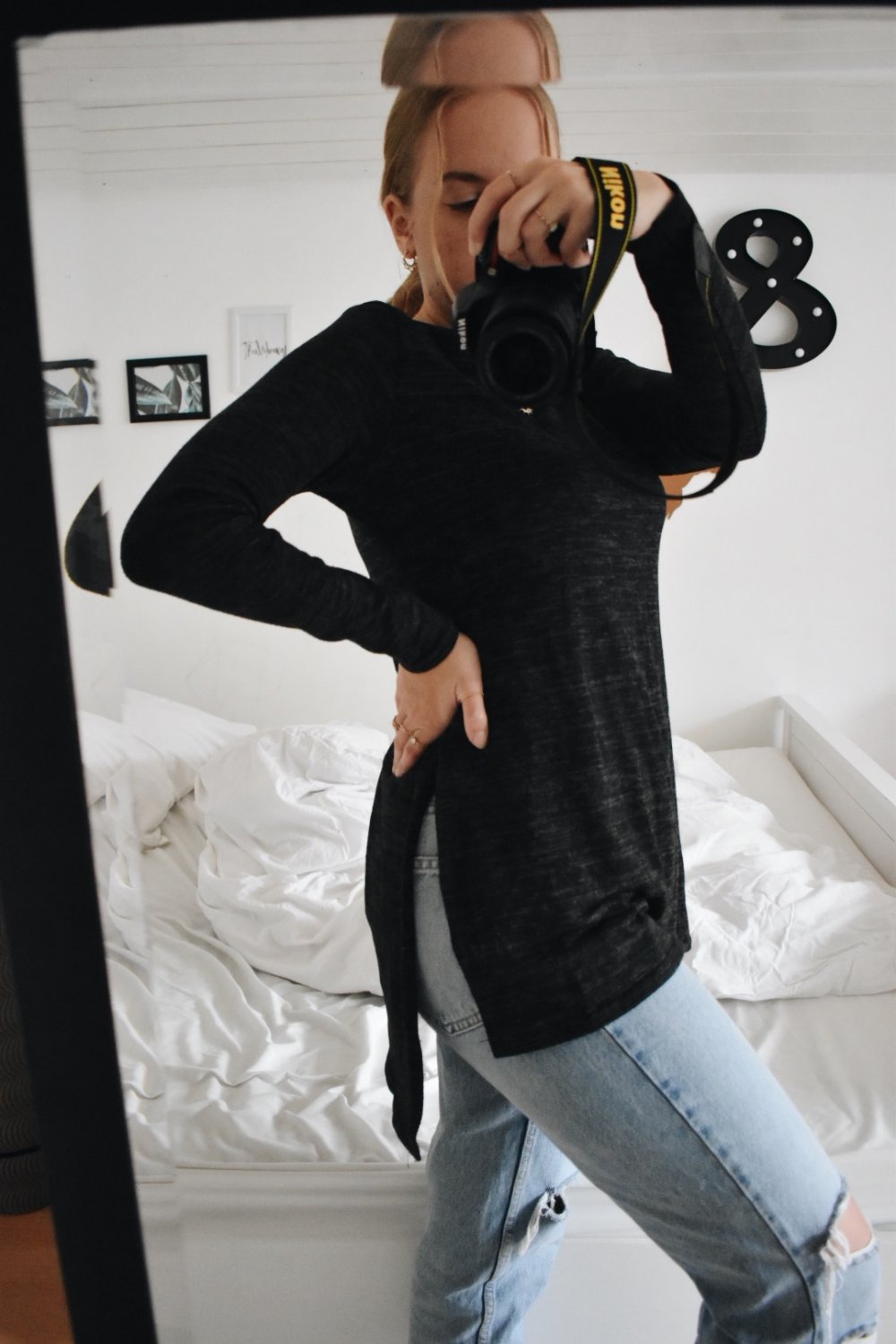 Dunkelgrauer langer Pullover mit Schlitzen