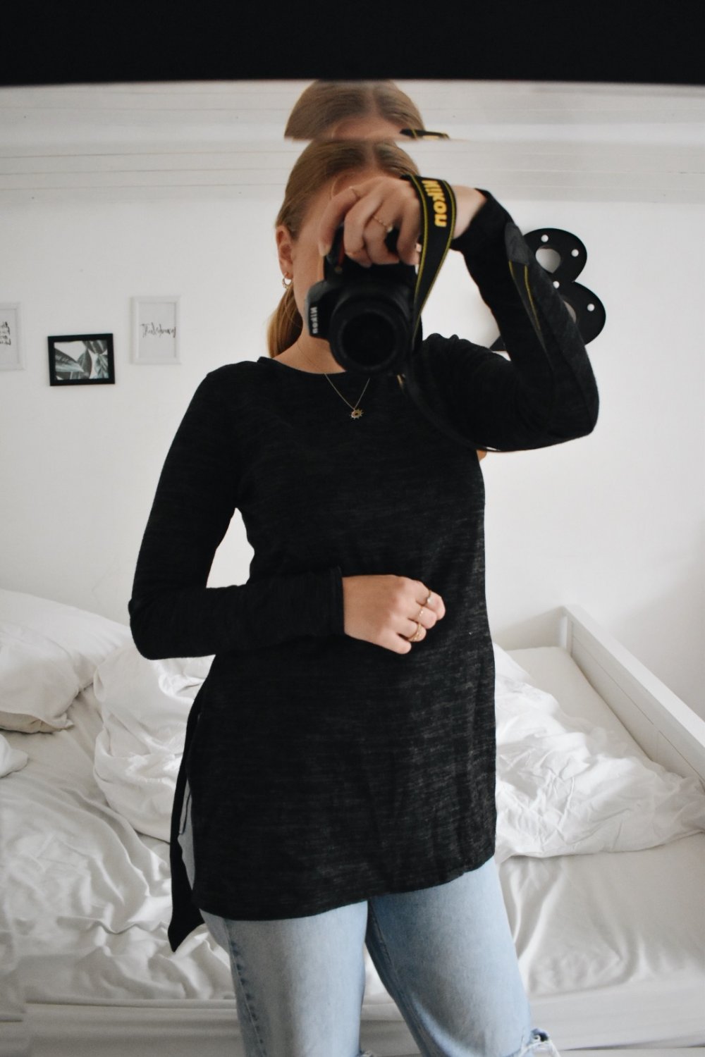 Dunkelgrauer langer Pullover mit Schlitzen