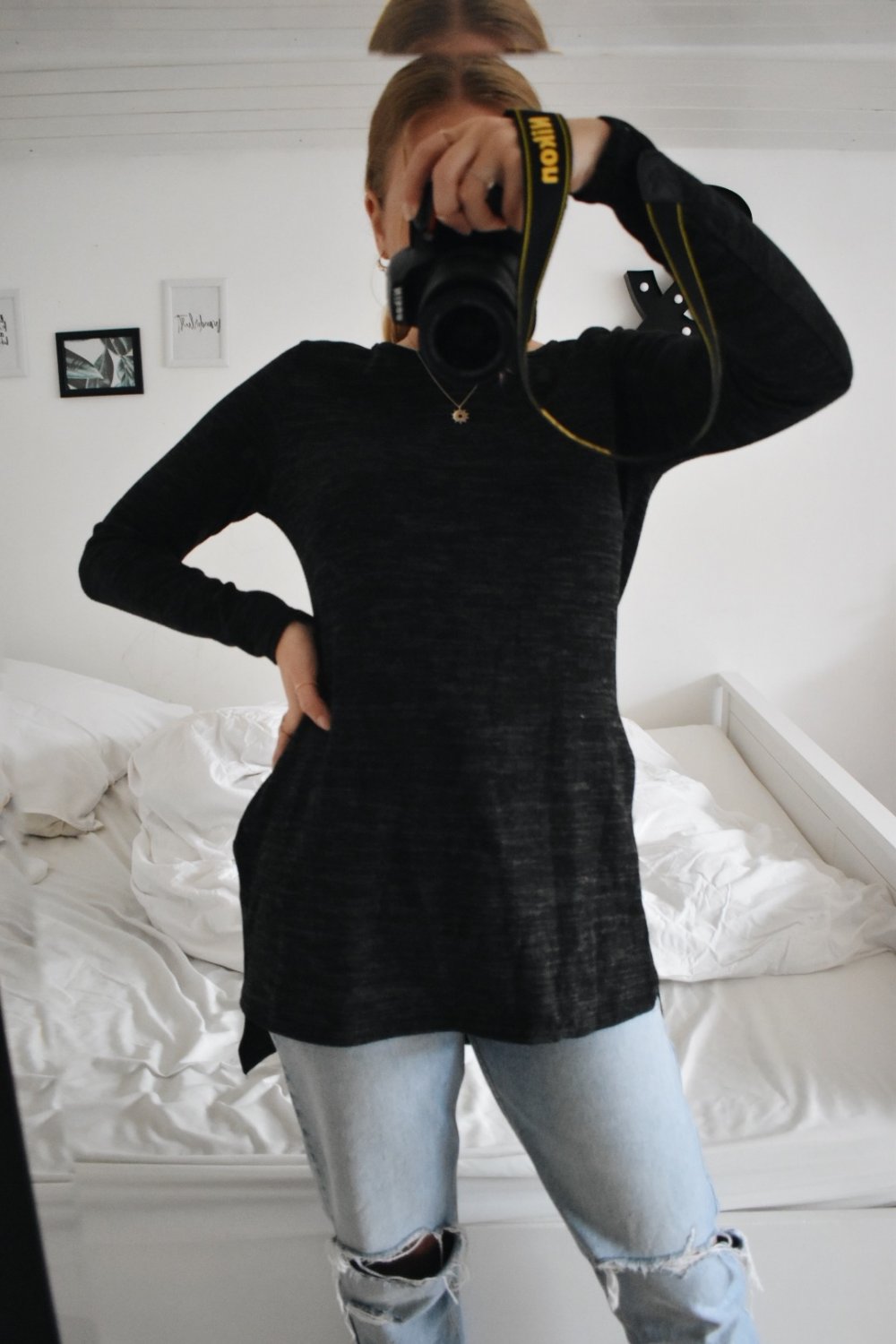 Dunkelgrauer langer Pullover mit Schlitzen