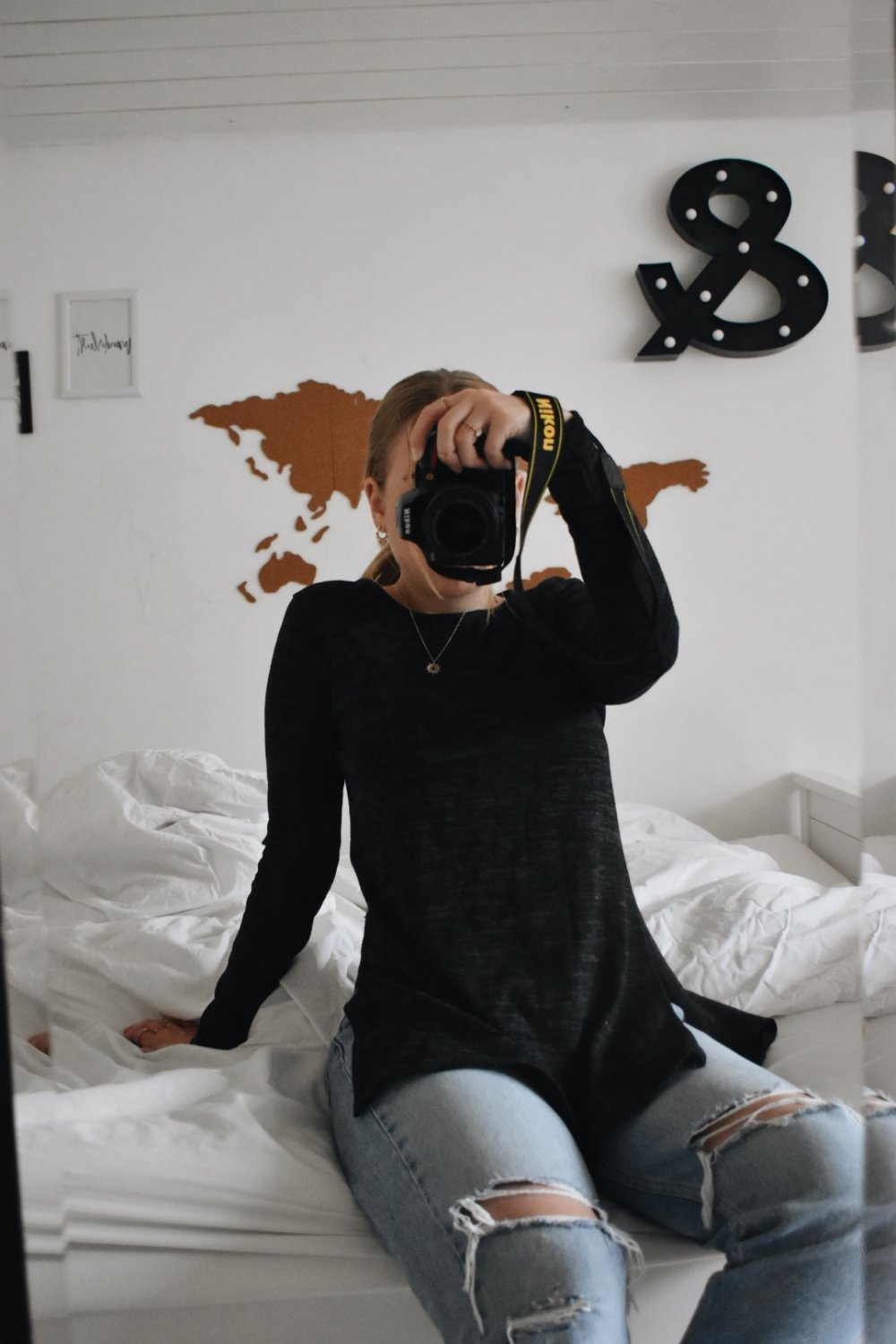 Dunkelgrauer langer Pullover mit Schlitzen