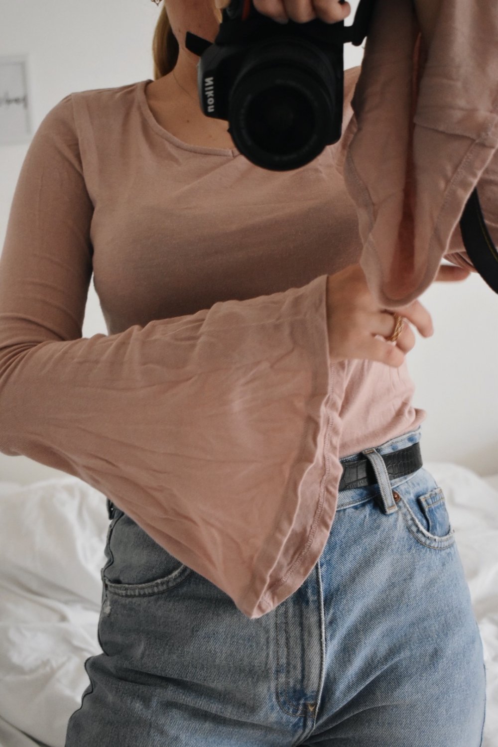 Rosa Pullover mit Fledermausärmeln