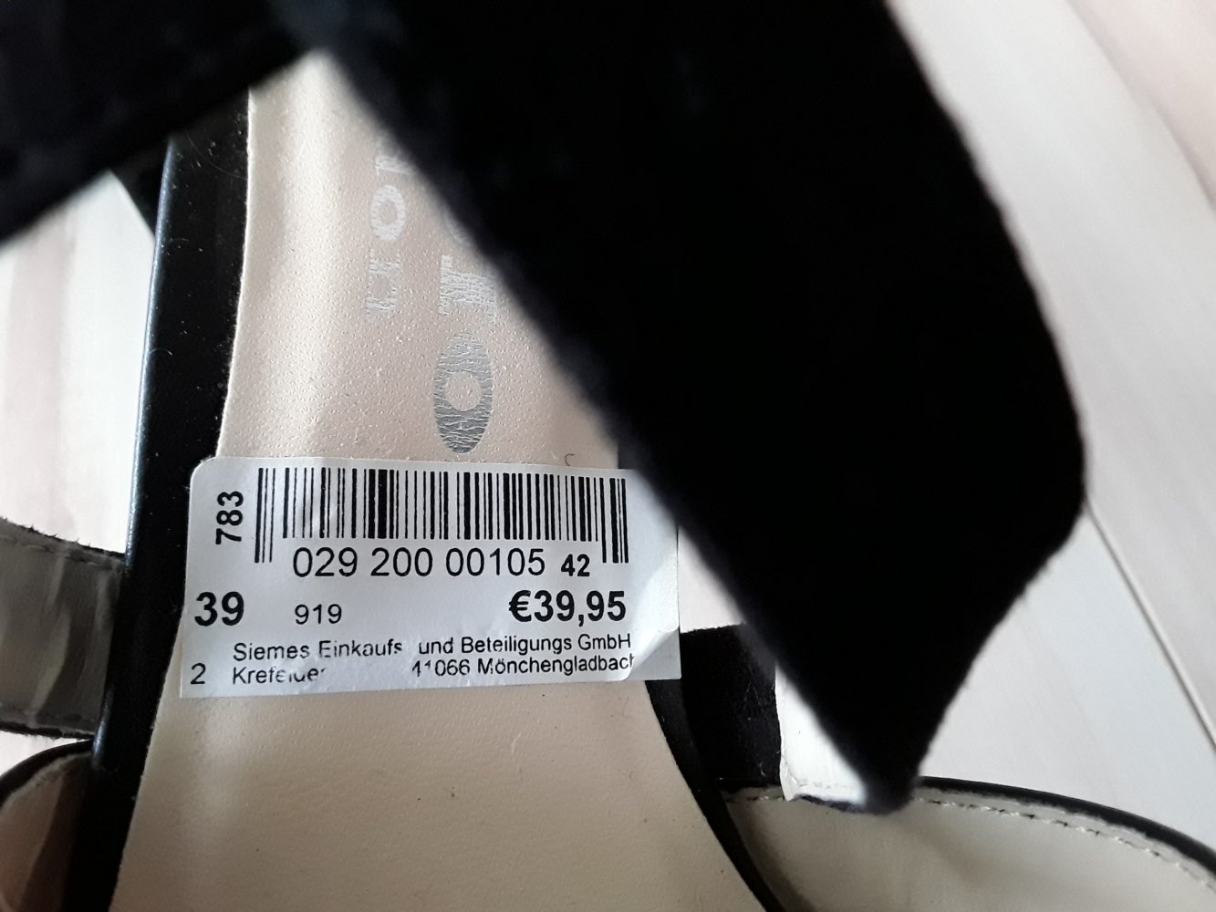 Neue Sandaletten, Highheels 