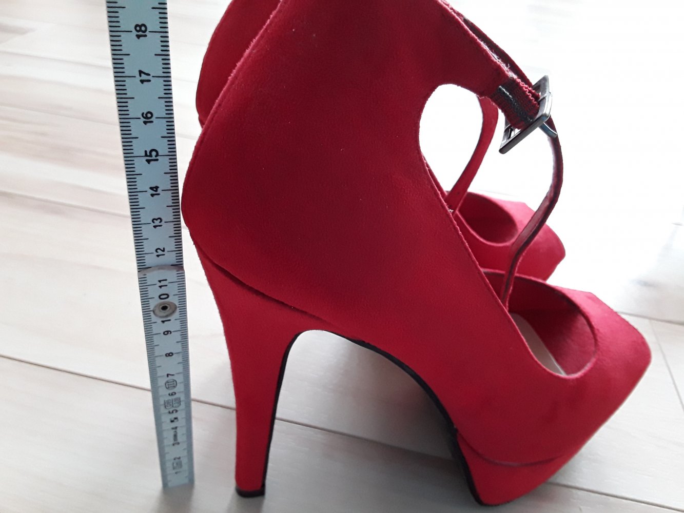 Neue rote Pumps mit Riemchen, Peeptoes, Highheels 