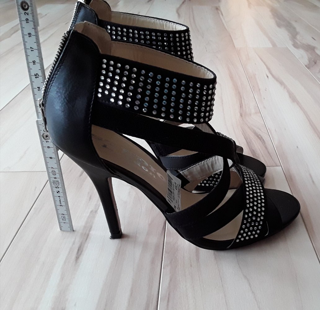 Neue Sandaletten, Highheels 