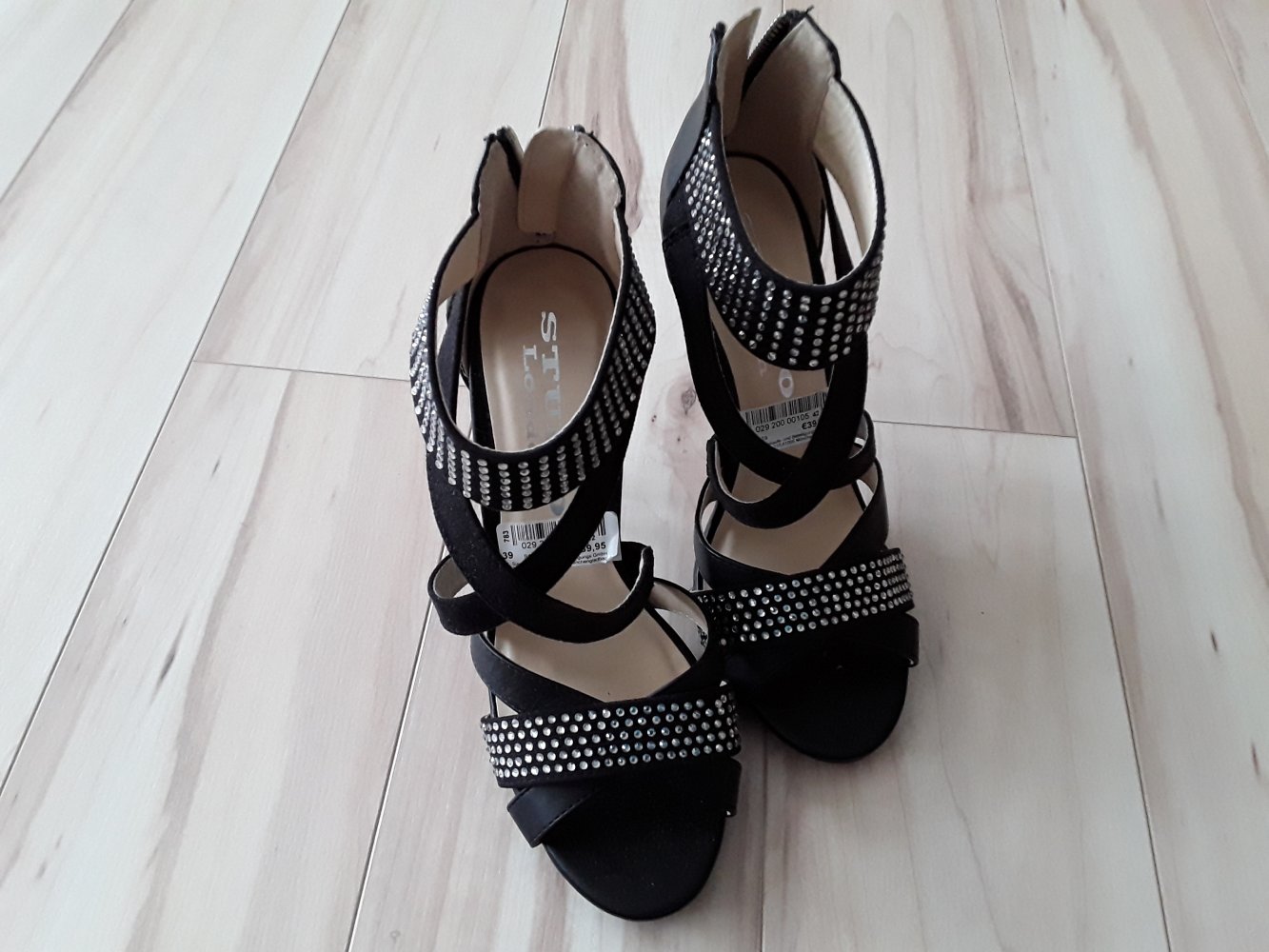 Neue Sandaletten, Highheels 