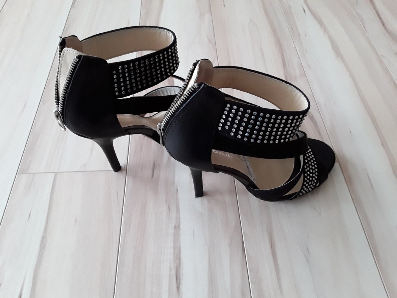 Neue Sandaletten, Highheels 