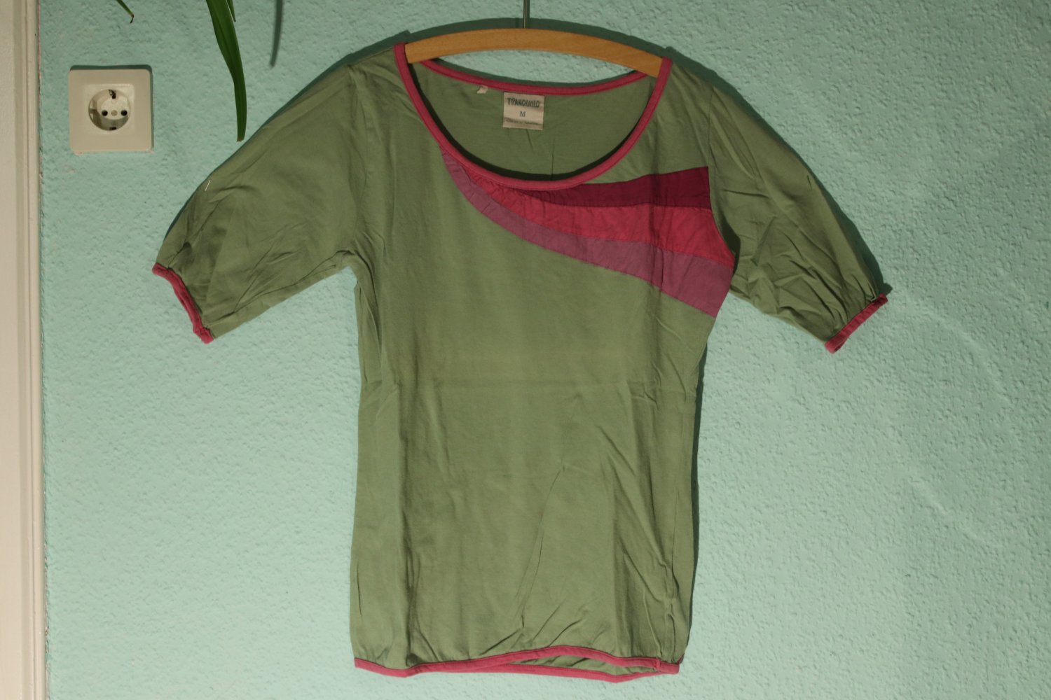 fröhliches Regenbogen Shirt