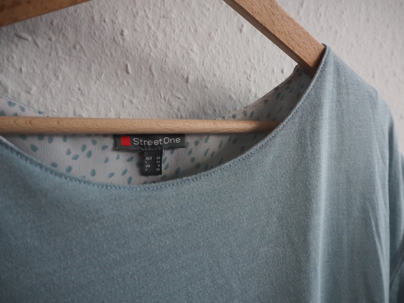 Bluse mit raffiniertem Rücken