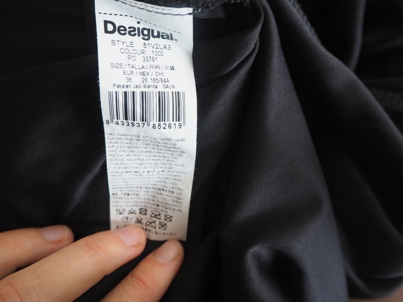 buntes, gemustertes Kleid 