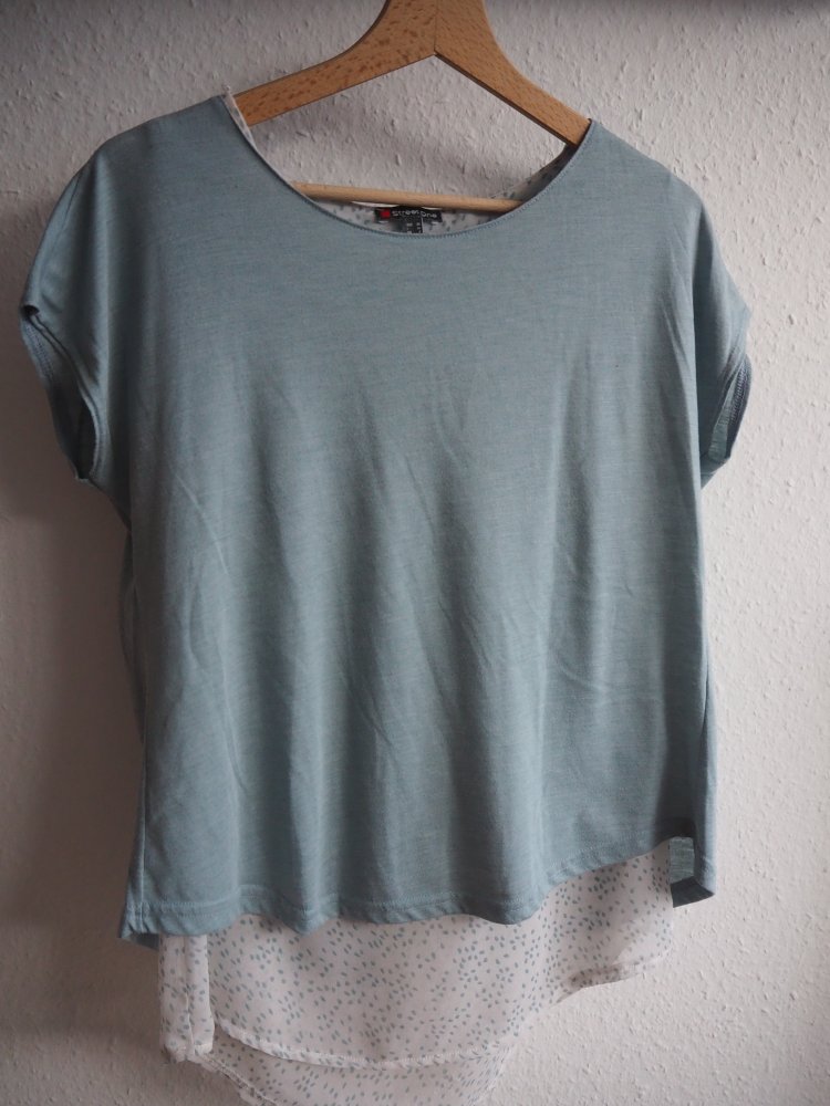 Bluse mit raffiniertem Rücken